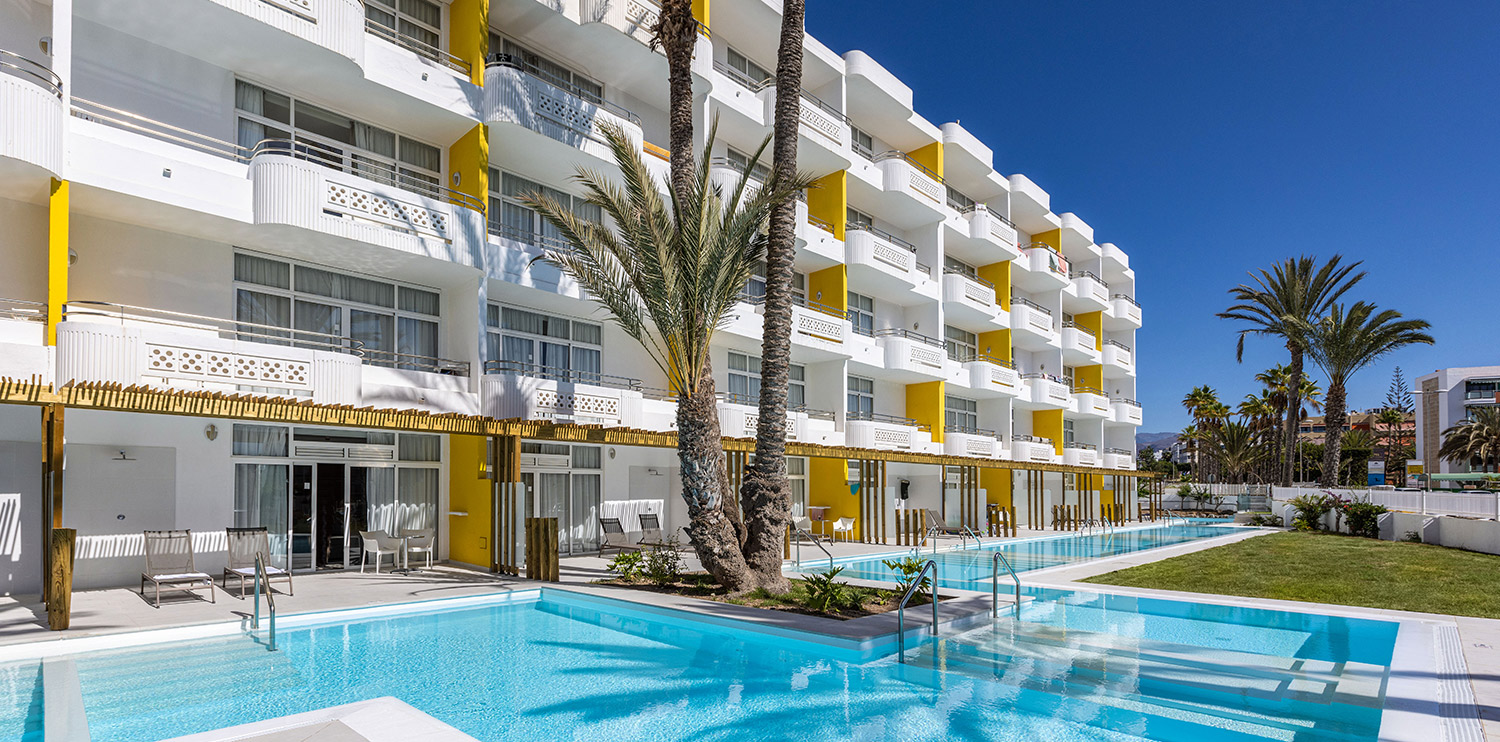  Emblematic image of the double deluxe pool room at the Abora Catarina by Lopesan Hotels in Playa del Inglés, Gran Canaria 